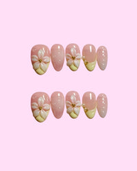 Golden Daisy press on nails - Aurelle Beauty