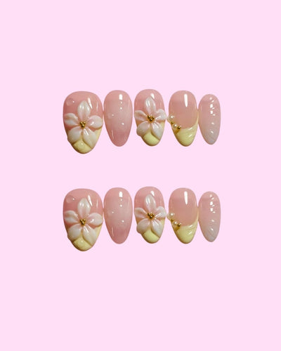 Golden Daisy press on nails - Aurelle Beauty