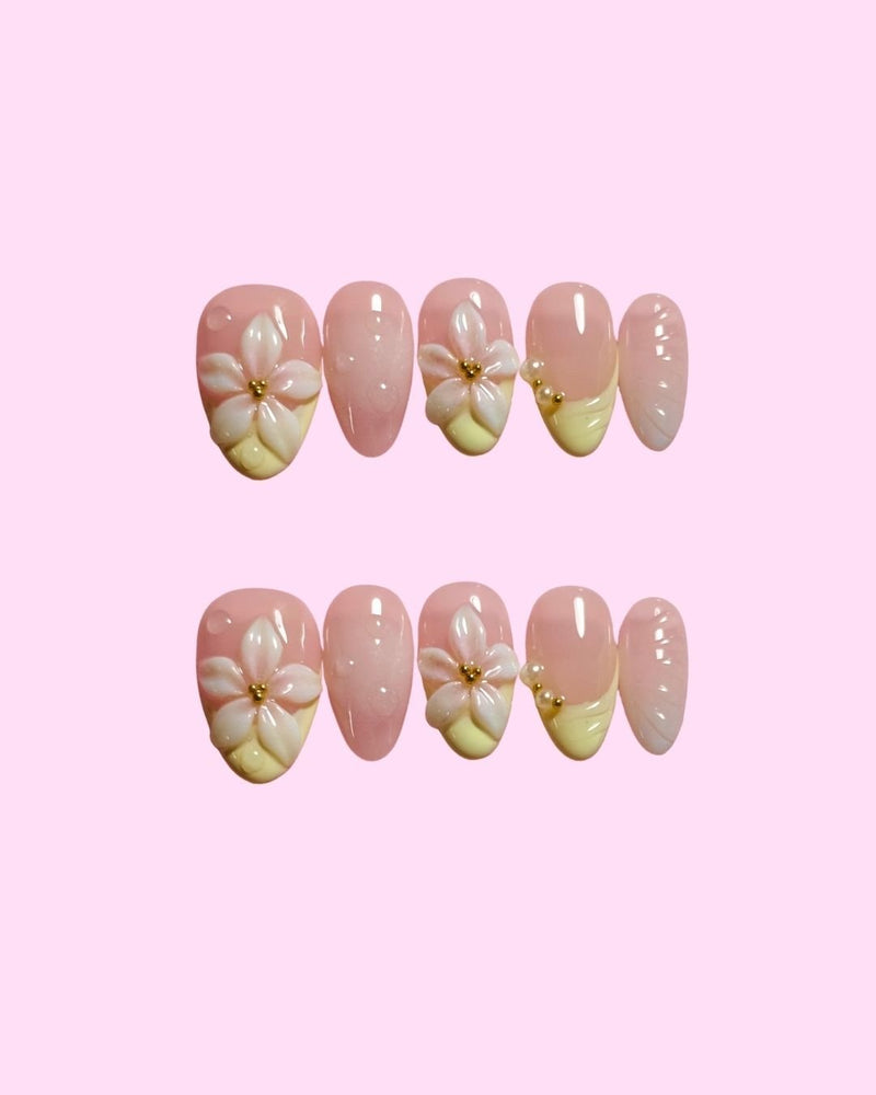 Golden Daisy press on nails - Aurelle Beauty